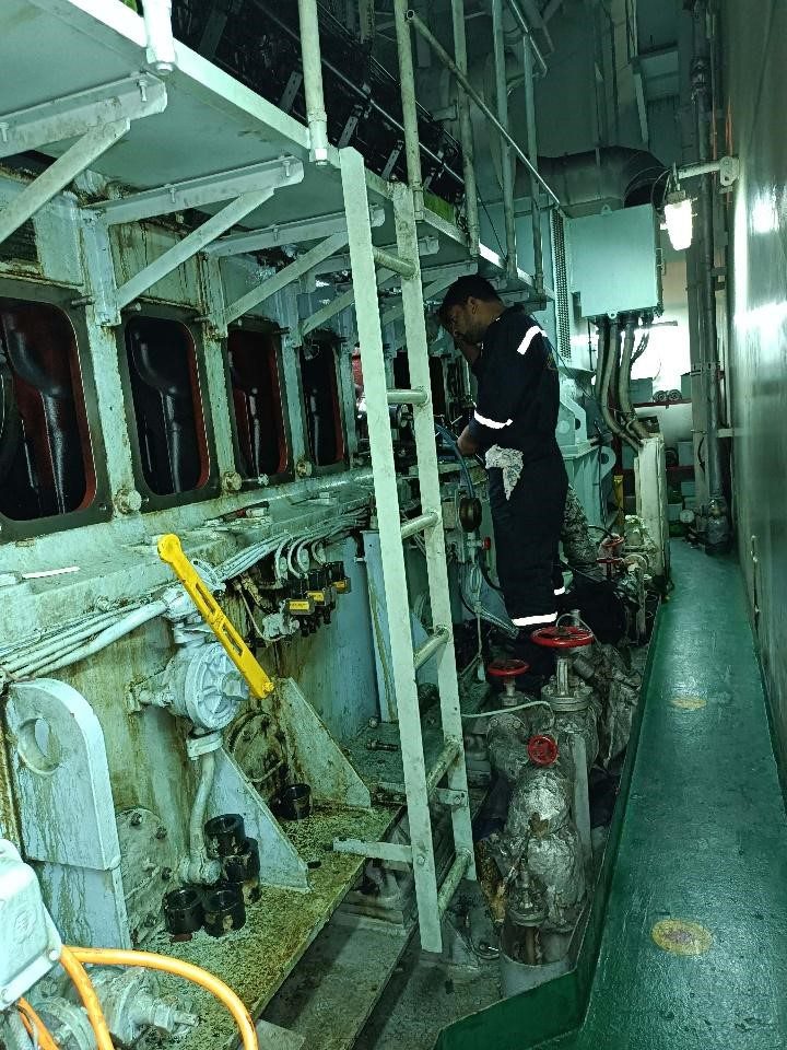 Yanmar 8N280L Crankshaft Repair while sailing