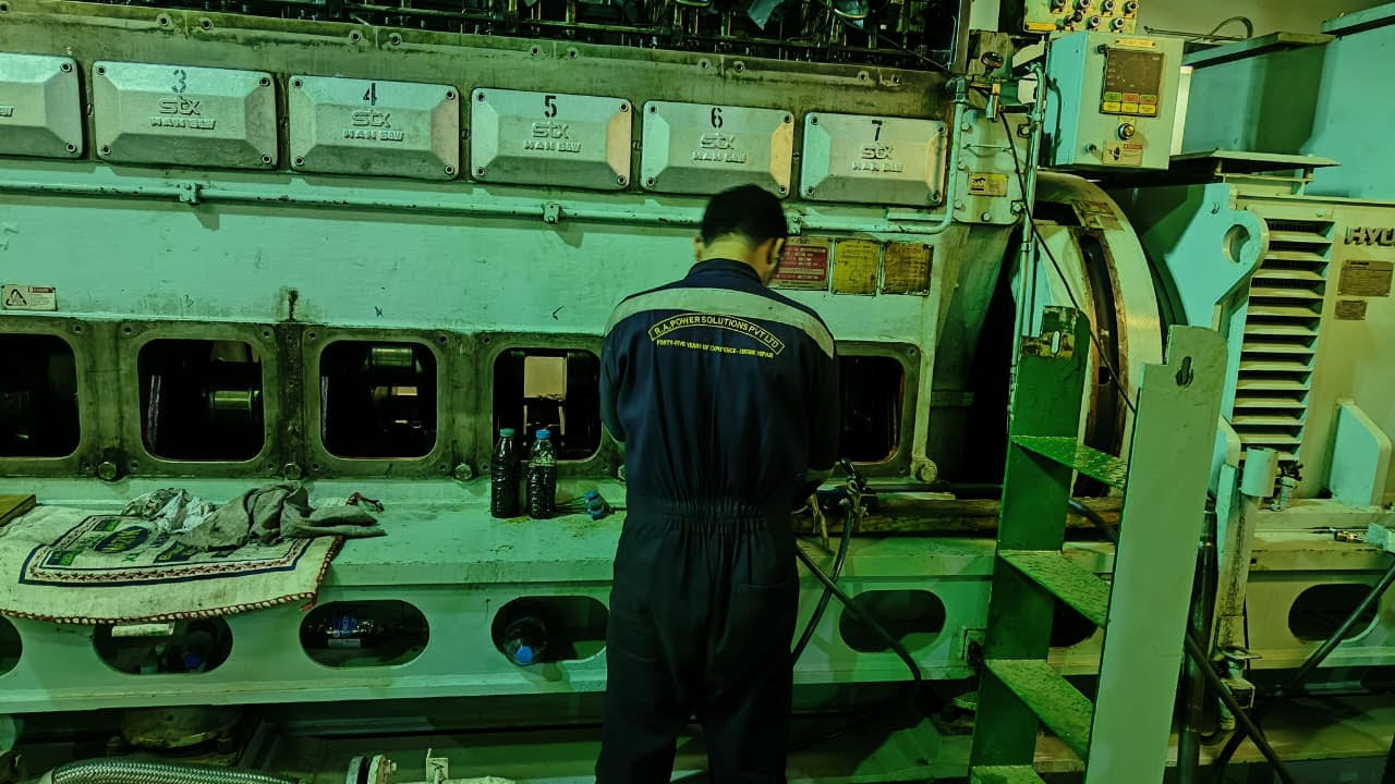Onsite crankshaft machining in process for STX MAN B&W 7L23 30H Auxiliary Engine